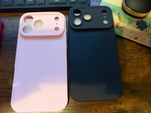 2 pk silicone phone cases.